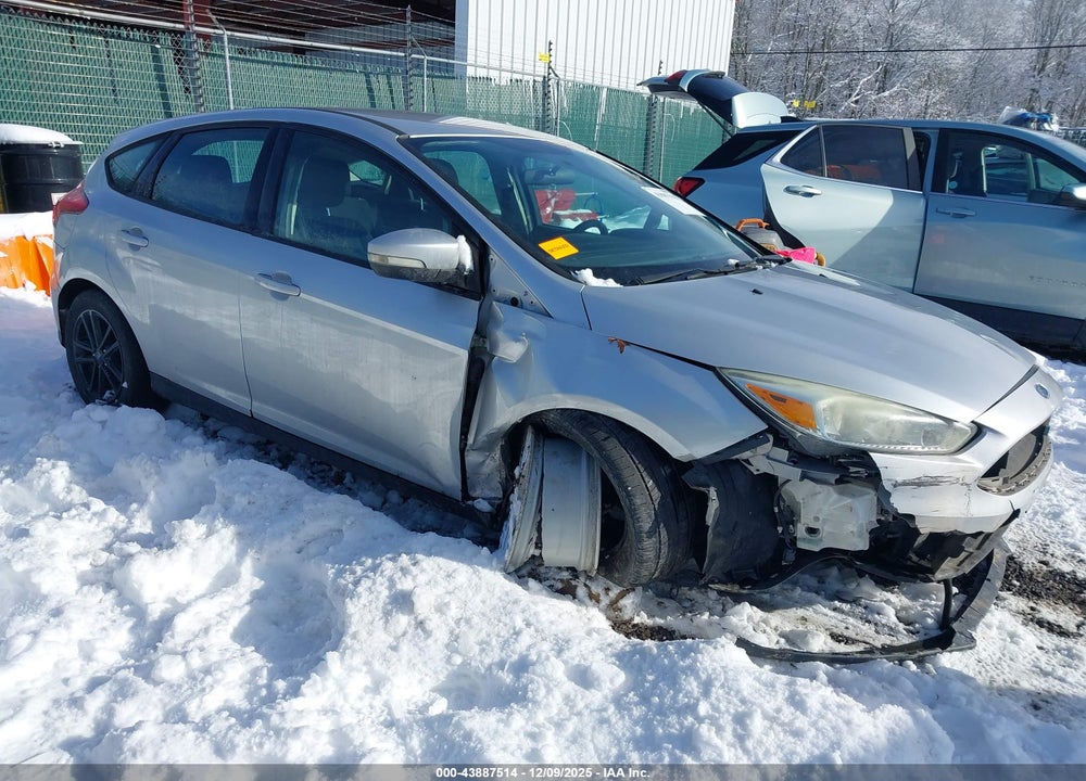 2015 FORD FOCUS SE VIN: 1FADP3K23FL350815