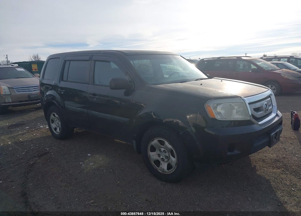 2011 HONDA PILOT LX VIN: 5FNYF4H20BB040078