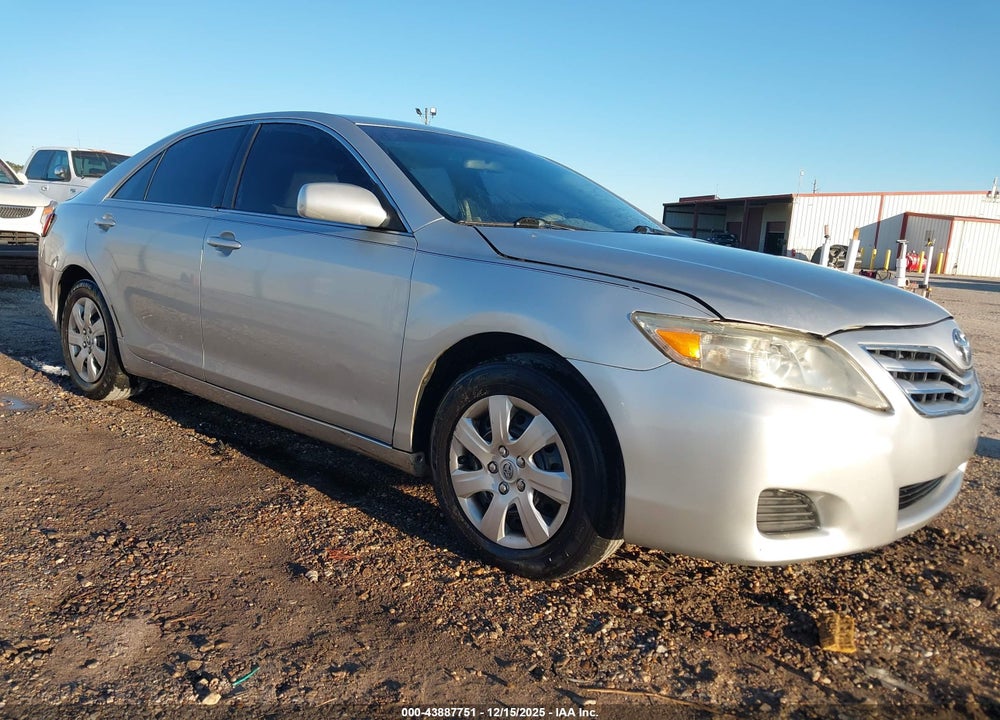 2011 TOYOTA CAMRY LE VIN: 4T1BF3EK2BU704808