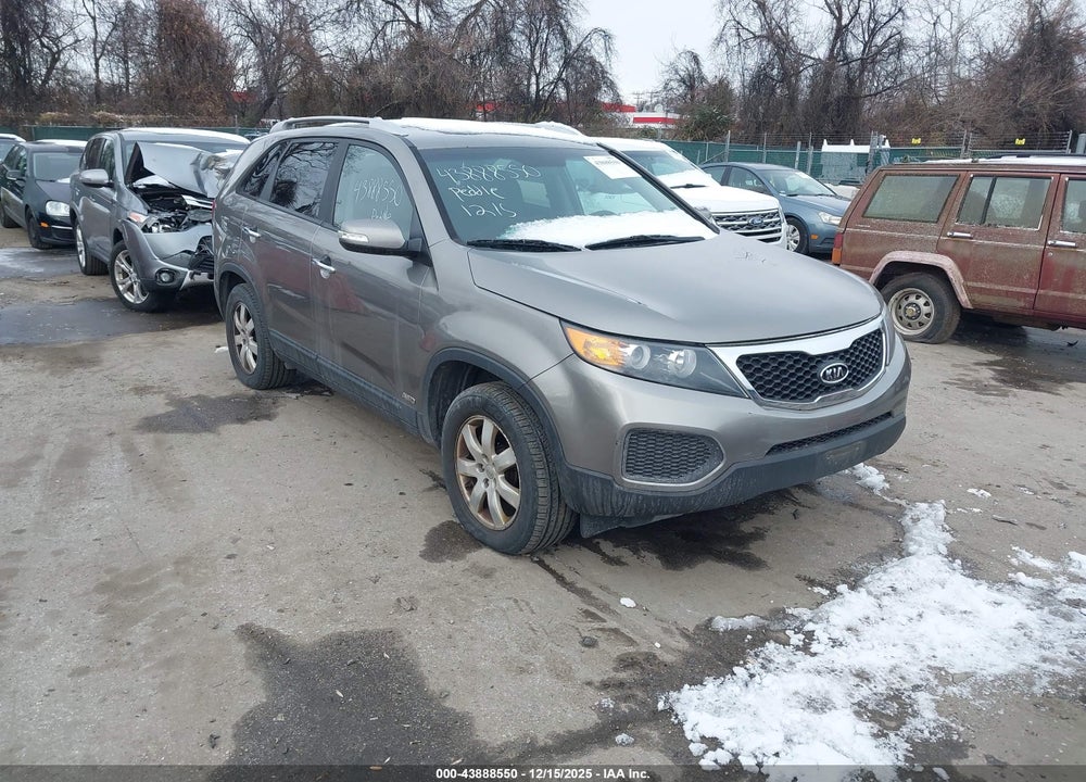2013 KIA SORENTO LX V6 VIN: 5XYKTDA22DG403890