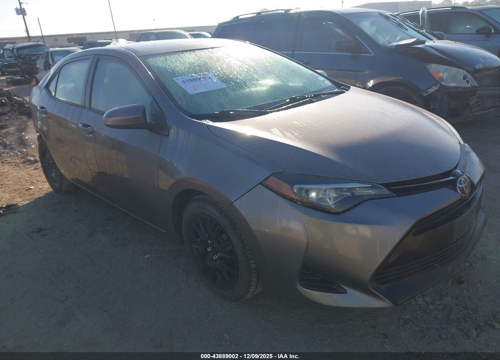 2018 TOYOTA COROLLA LE VIN: 5YFBURHE5JP748865