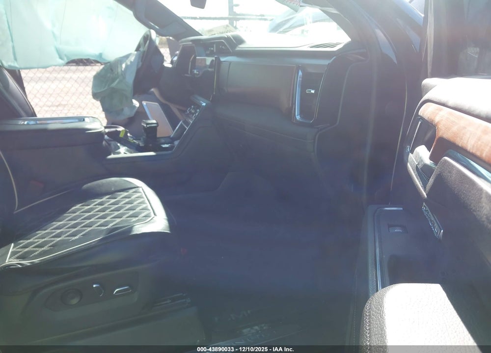 2022 GMC SIERRA 1500 4WD  SHORT BOX DENALI VIN: 3GTUUGEL8NG683070