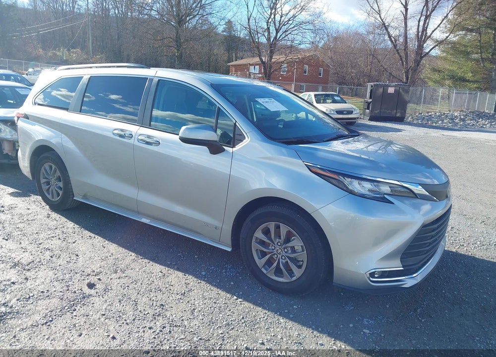 2021 TOYOTA SIENNA XLE VIN: 5TDYRKEC7MS052140