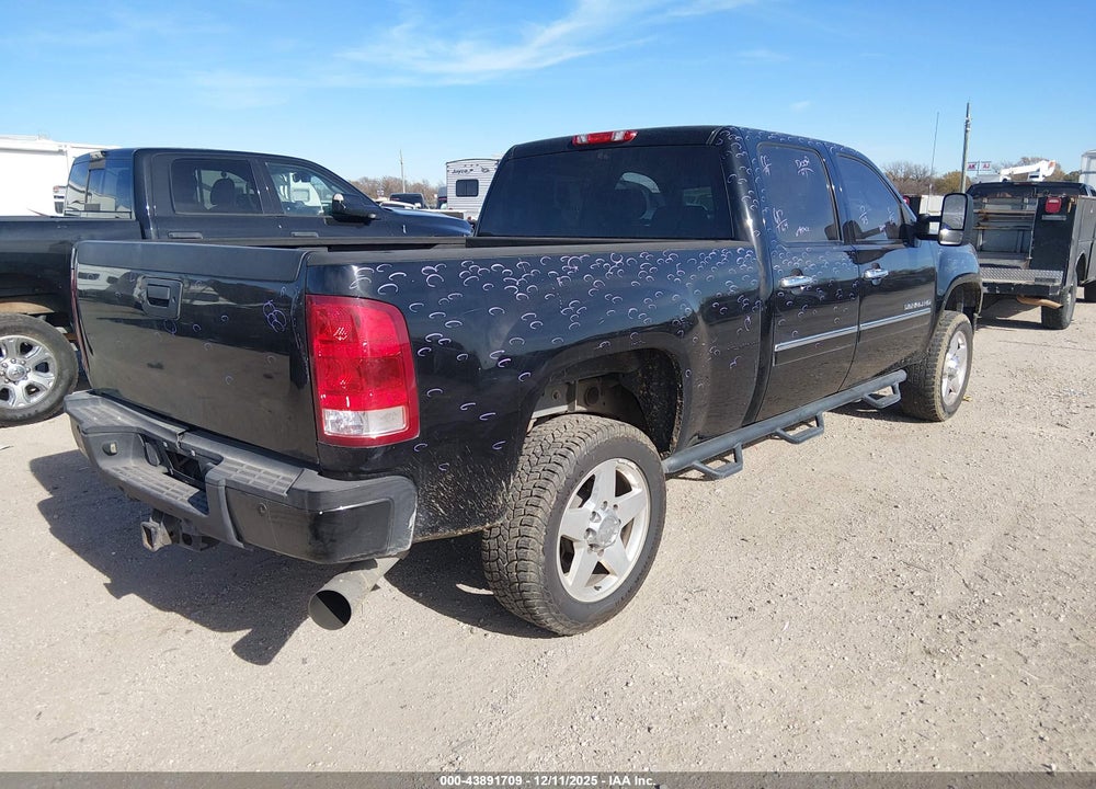 2011 GMC SIERRA 2500HD DENALI VIN: 1GT125C85BF204144