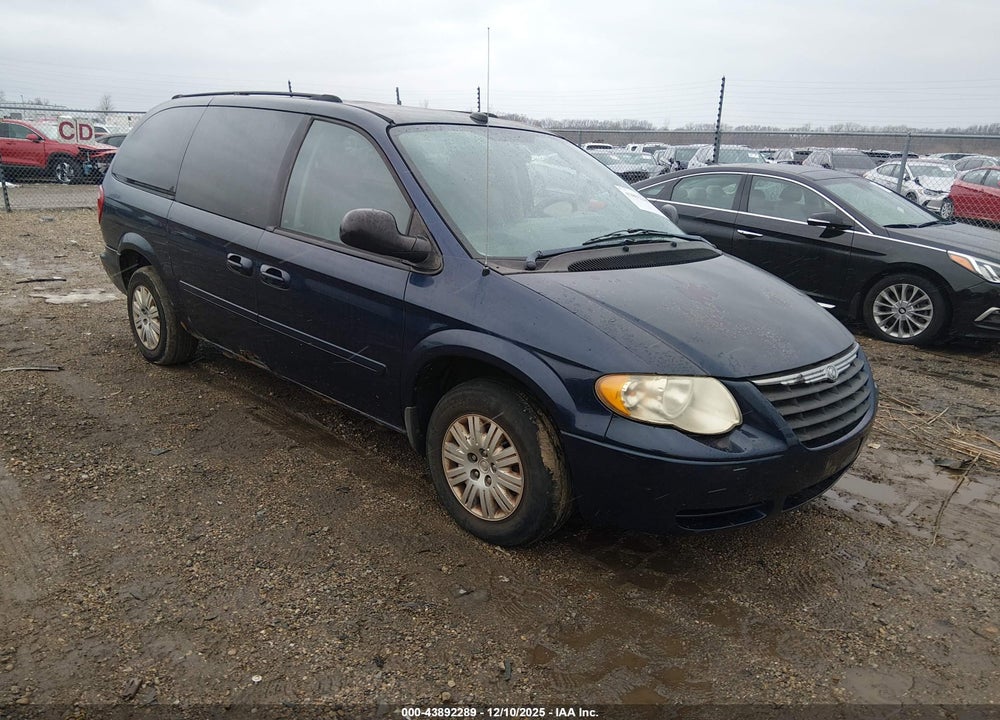 2005 CHRYSLER TOWN & COUNTRY LX VIN: 2C4GP44R55R558708