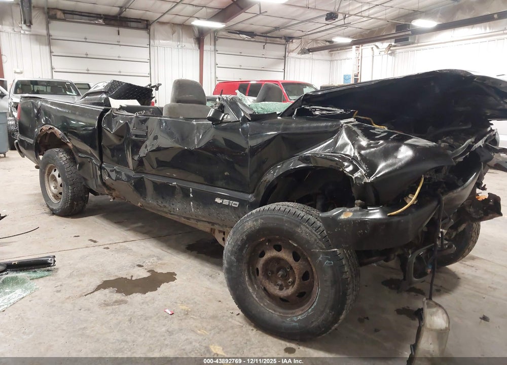 2002 CHEVROLET S-10 VIN: 1GCDT19W828234218
