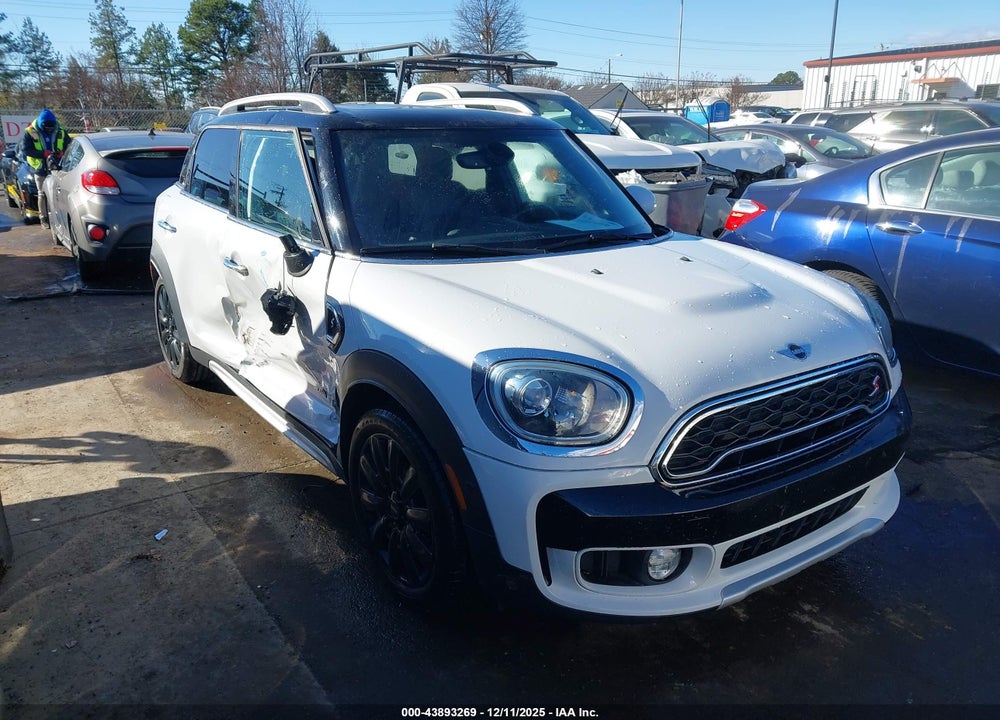 2018 MINI COUNTRYMAN COOPER S VIN: WMZYT5C35J3E19090