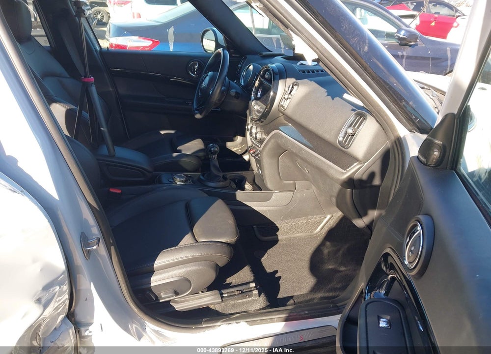 2018 MINI COUNTRYMAN COOPER S VIN: WMZYT5C35J3E19090