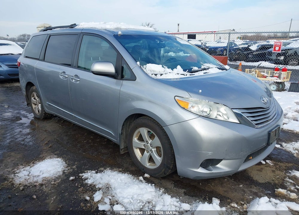 2017 TOYOTA SIENNA LE 8 PASSENGER VIN: 5TDKZ3DC5HS792501
