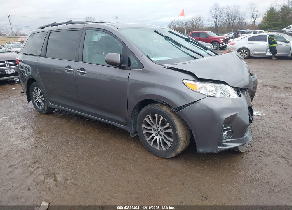 2018 TOYOTA SIENNA XLE 8 PASSENGER VIN: 5TDYZ3DC6JS944656