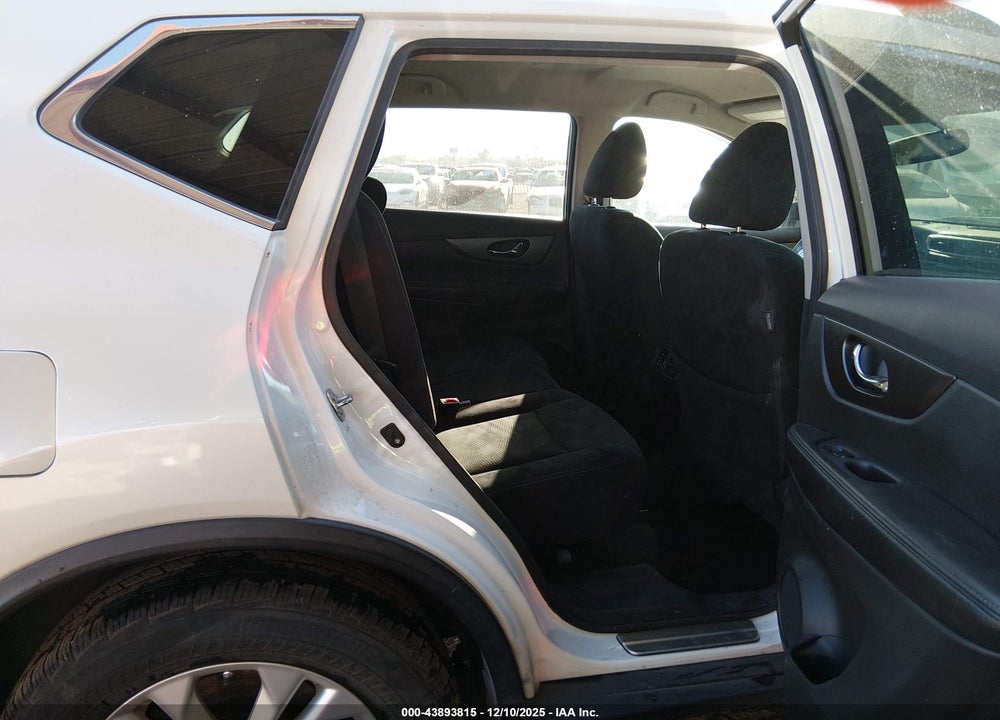 2015 NISSAN ROGUE SV VIN: 5N1AT2ML1FC845180