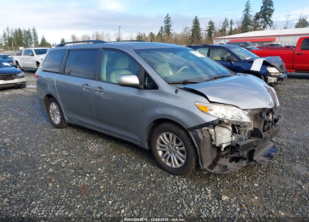 2013 TOYOTA SIENNA XLE V6 8 PASSENGER VIN: 5TDYK3DCXDS311912