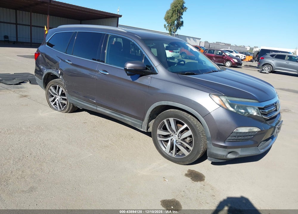 2017 HONDA PILOT TOURING VIN: 5FNYF5H96HB011549