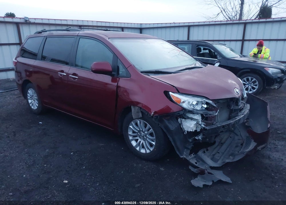2015 TOYOTA SIENNA XLE 8 PASSENGER VIN: 5TDYK3DC9FS636683