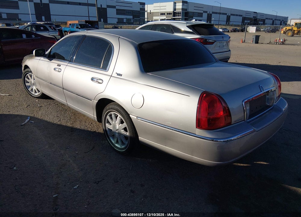 2011 LINCOLN TOWN CAR SIGNATURE LIMITED VIN: 2LNBL8CV0BX750536