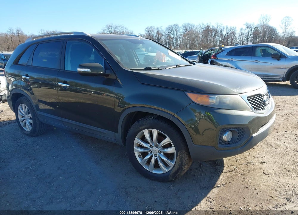 2011 KIA SORENTO LX V6 VIN: 5XYKT4A29BG151844