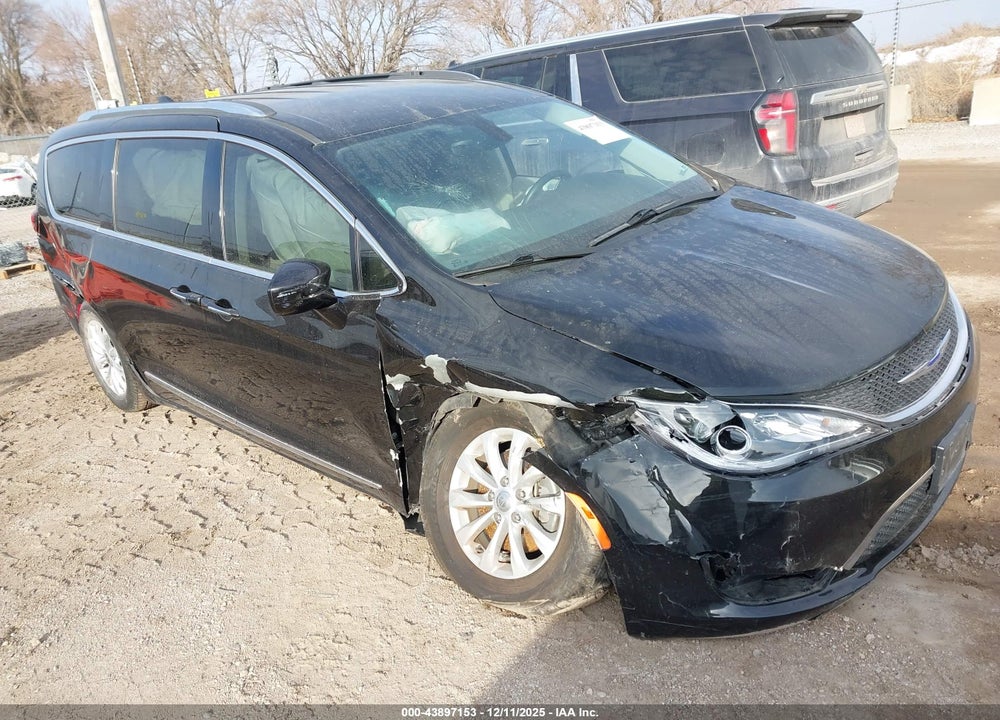 2018 CHRYSLER PACIFICA TOURING L VIN: 2C4RC1BG9JR278952