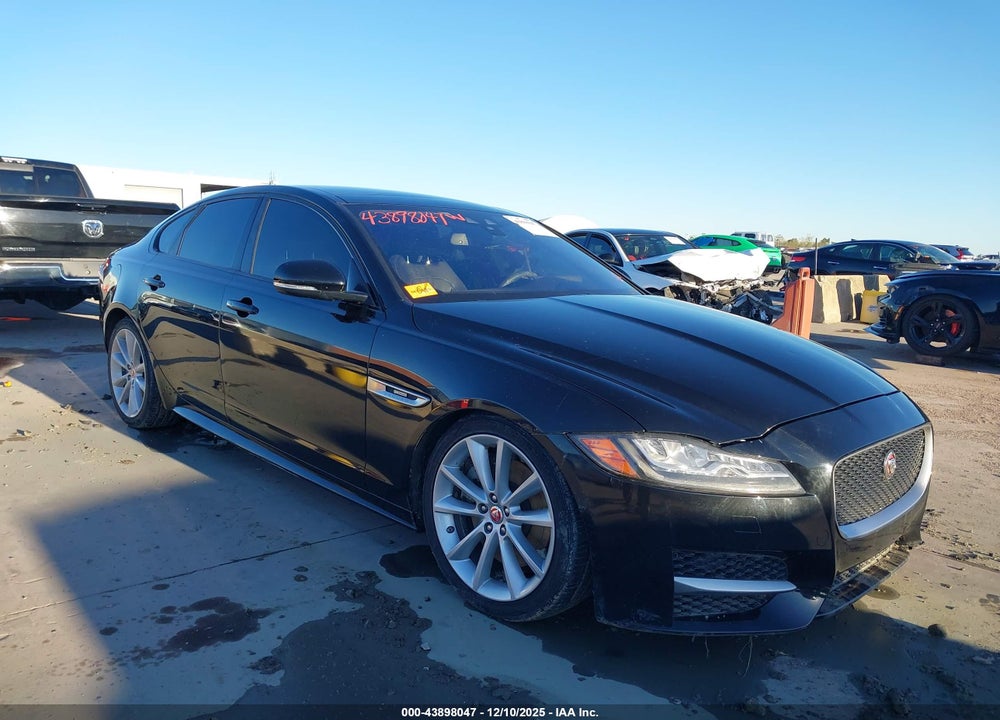 2016 JAGUAR XF 35T R-SPORT VIN: SAJBL4BV4GCY12766