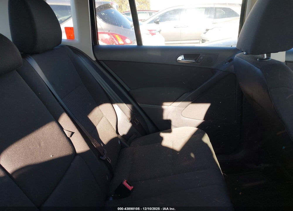 2013 VOLKSWAGEN TIGUAN S VIN: WVGAV3AX1DW624424
