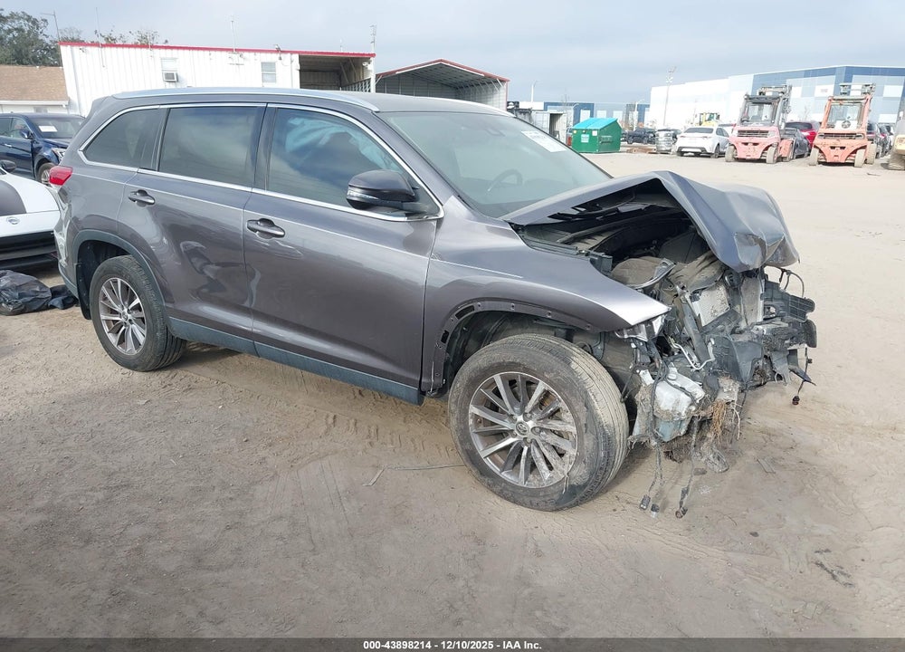 2019 TOYOTA HIGHLANDER XLE VIN: 5TDKZRFH9KS322572