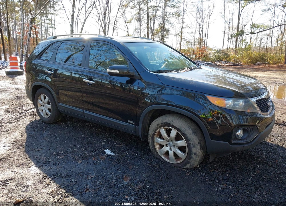 2013 KIA SORENTO LX VIN: 5XYKTCA65DG322394