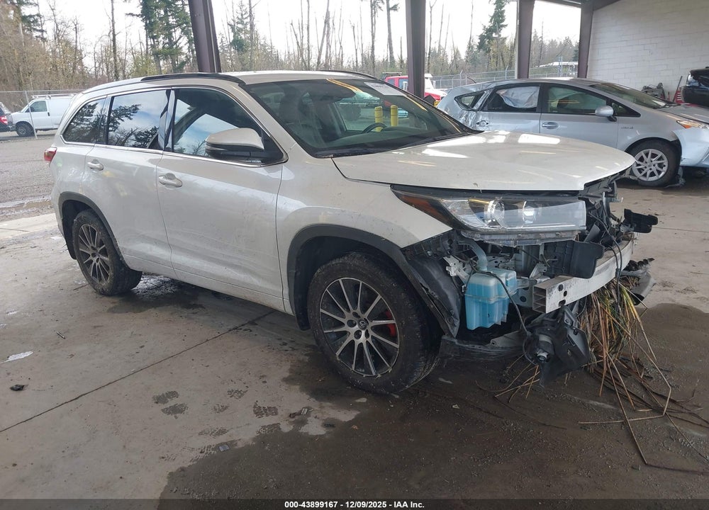 2018 TOYOTA HIGHLANDER SE VIN: 5TDJZRFH9JS485720
