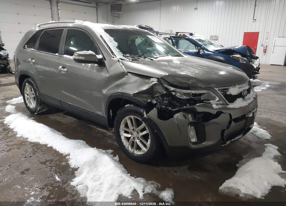 2014 KIA SORENTO LX VIN: 5XYKTCA66EG505868