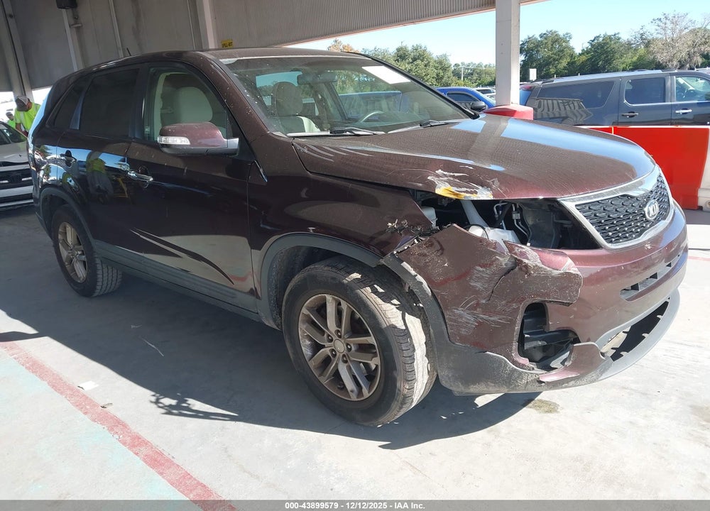 2015 KIA SORENTO LX VIN: 5XYKT3A65FG625081