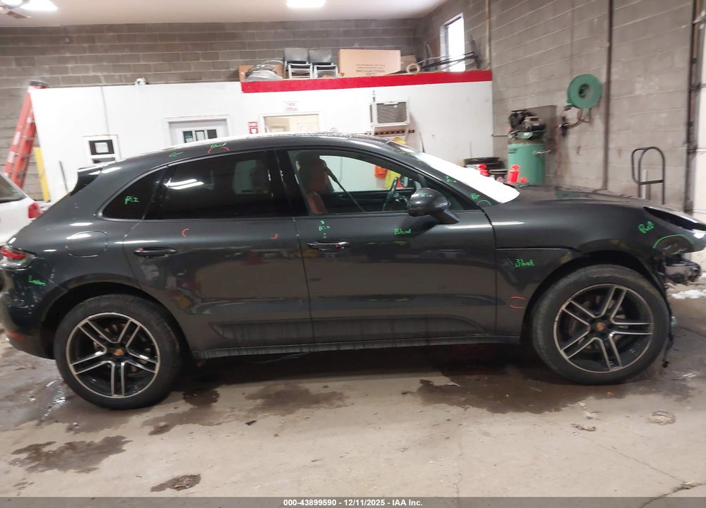 2021 PORSCHE MACAN VIN: WP1AA2A55MLB12562