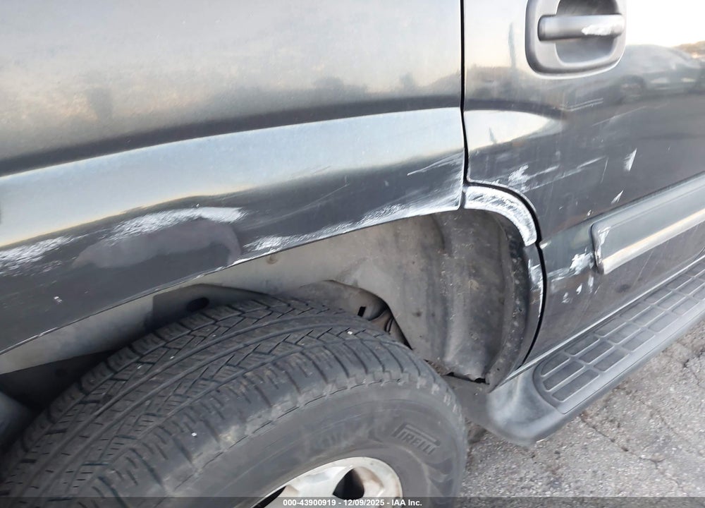 2005 CHEVROLET TAHOE LS VIN: 1GNEC13V25R275325
