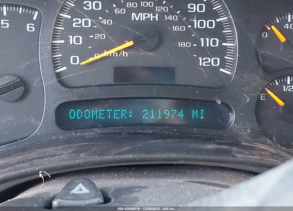 2005 CHEVROLET TAHOE LS VIN: 1GNEC13V25R275325
