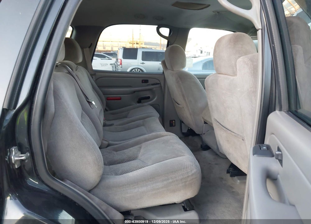2005 CHEVROLET TAHOE LS VIN: 1GNEC13V25R275325