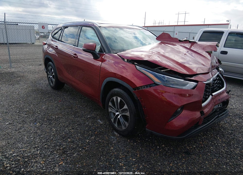 2022 TOYOTA HIGHLANDER XLE VIN: 5TDGZRAH7NS119231