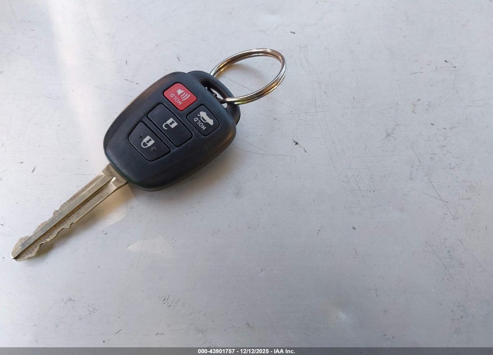 2018 TOYOTA COROLLA LE VIN: 5YFBURHE4JP749537