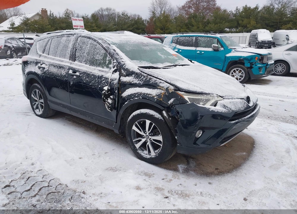 2018 TOYOTA RAV4 XLE VIN: JTMWFREV2JJ176674