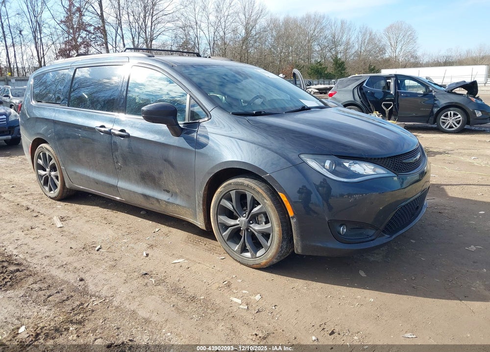 2019 CHRYSLER PACIFICA TOURING L PLUS VIN: 2C4RC1EG3KR590181