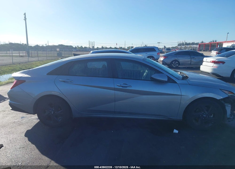 2022 HYUNDAI ELANTRA SEL VIN: 5NPLM4AG1NH083291