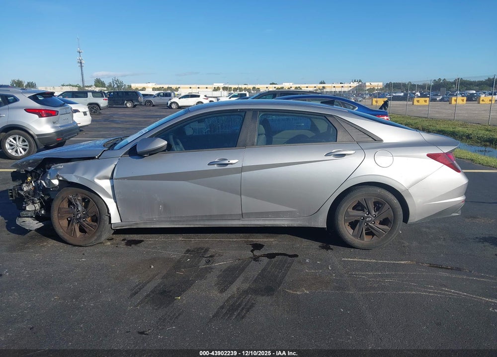 2022 HYUNDAI ELANTRA SEL VIN: 5NPLM4AG1NH083291