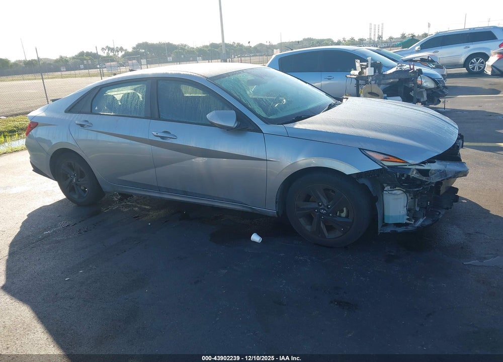 2022 HYUNDAI ELANTRA SEL VIN: 5NPLM4AG1NH083291