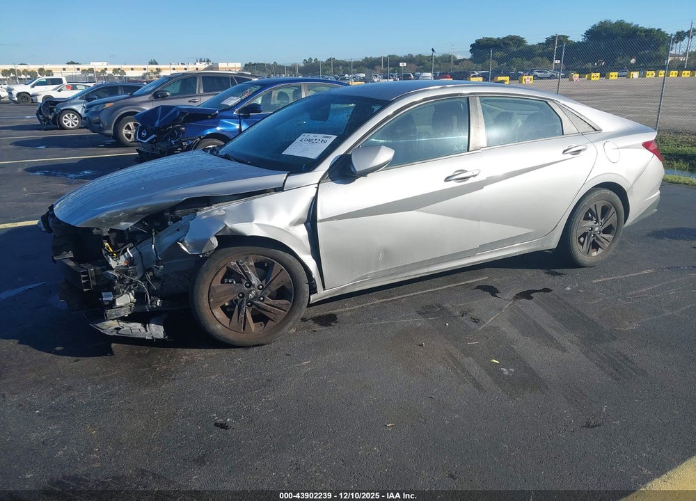 2022 HYUNDAI ELANTRA SEL VIN: 5NPLM4AG1NH083291