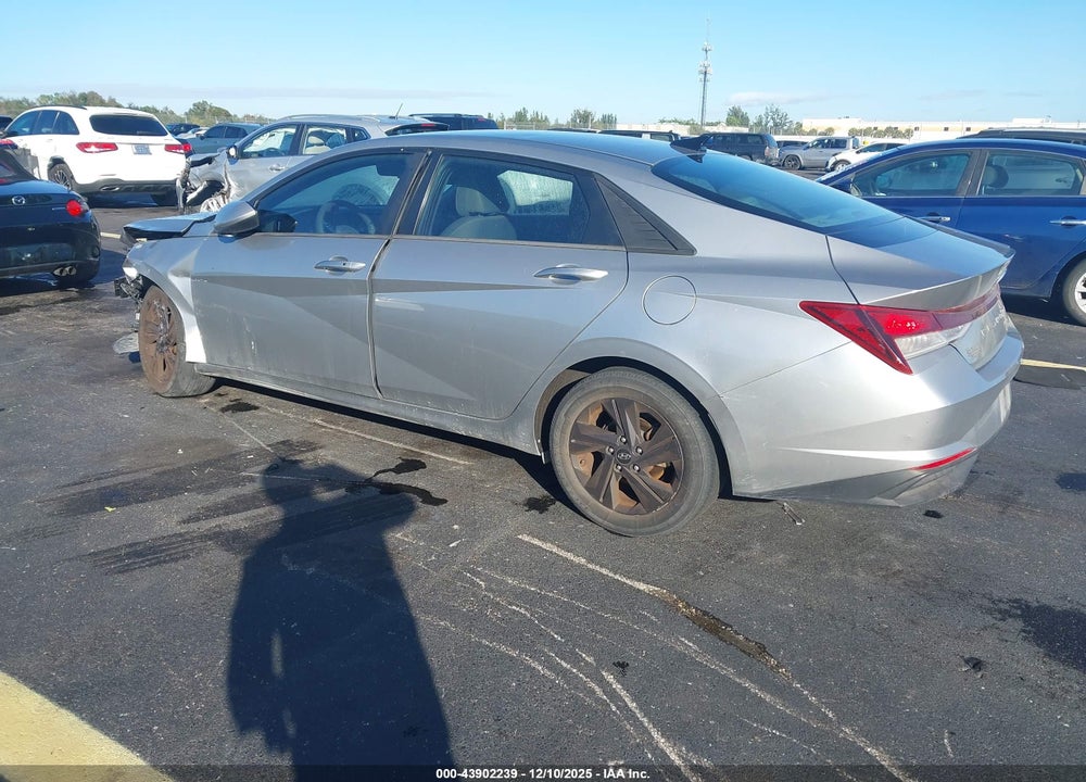 2022 HYUNDAI ELANTRA SEL VIN: 5NPLM4AG1NH083291