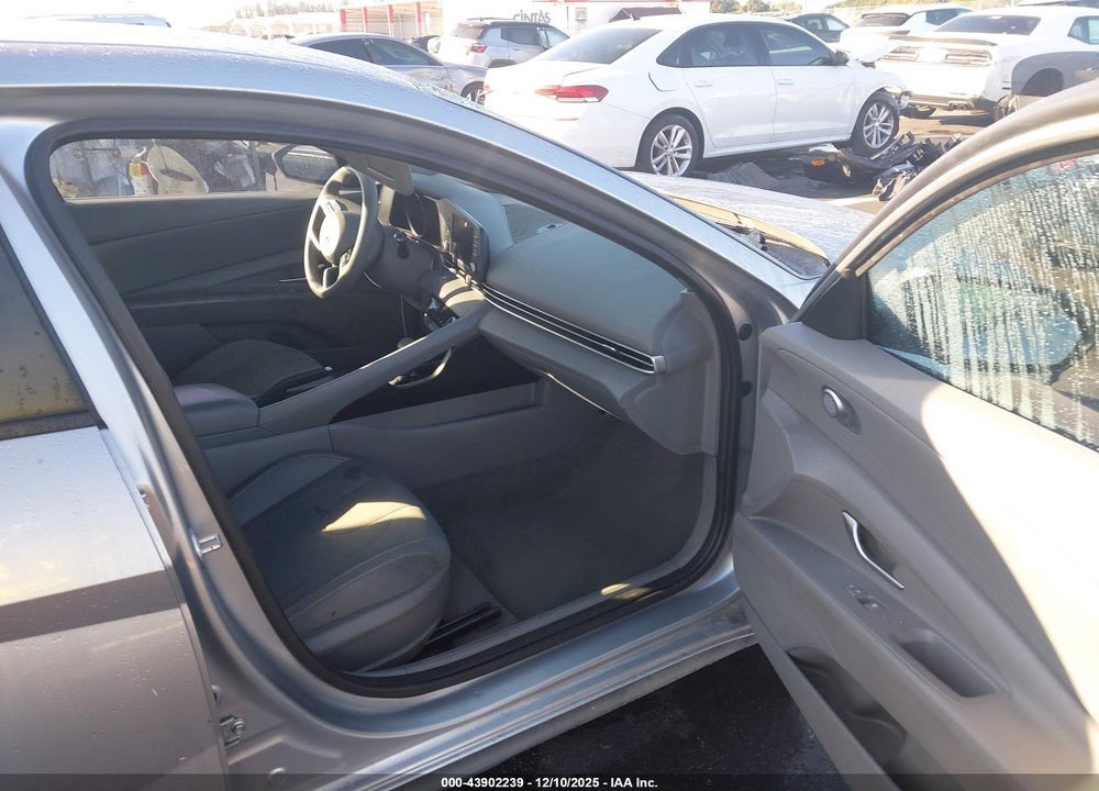 2022 HYUNDAI ELANTRA SEL VIN: 5NPLM4AG1NH083291