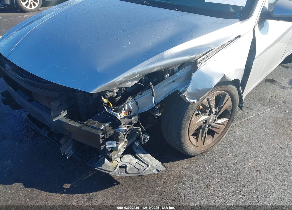 2022 HYUNDAI ELANTRA SEL VIN: 5NPLM4AG1NH083291