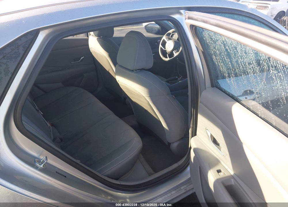 2022 HYUNDAI ELANTRA SEL VIN: 5NPLM4AG1NH083291