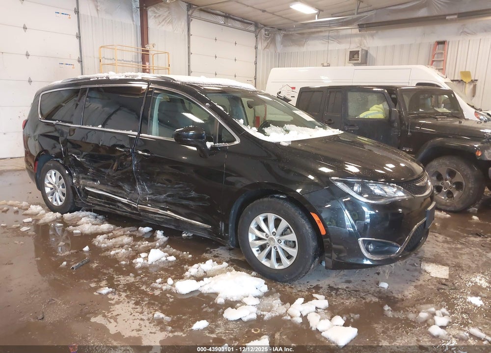 2019 CHRYSLER PACIFICA TOURING L VIN: 2C4RC1BG7KR554563