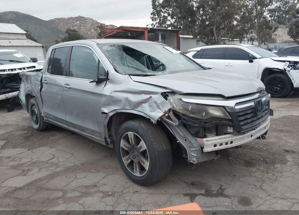 2017 HONDA RIDGELINE RTL VIN: 5FPYK2F55HB009552