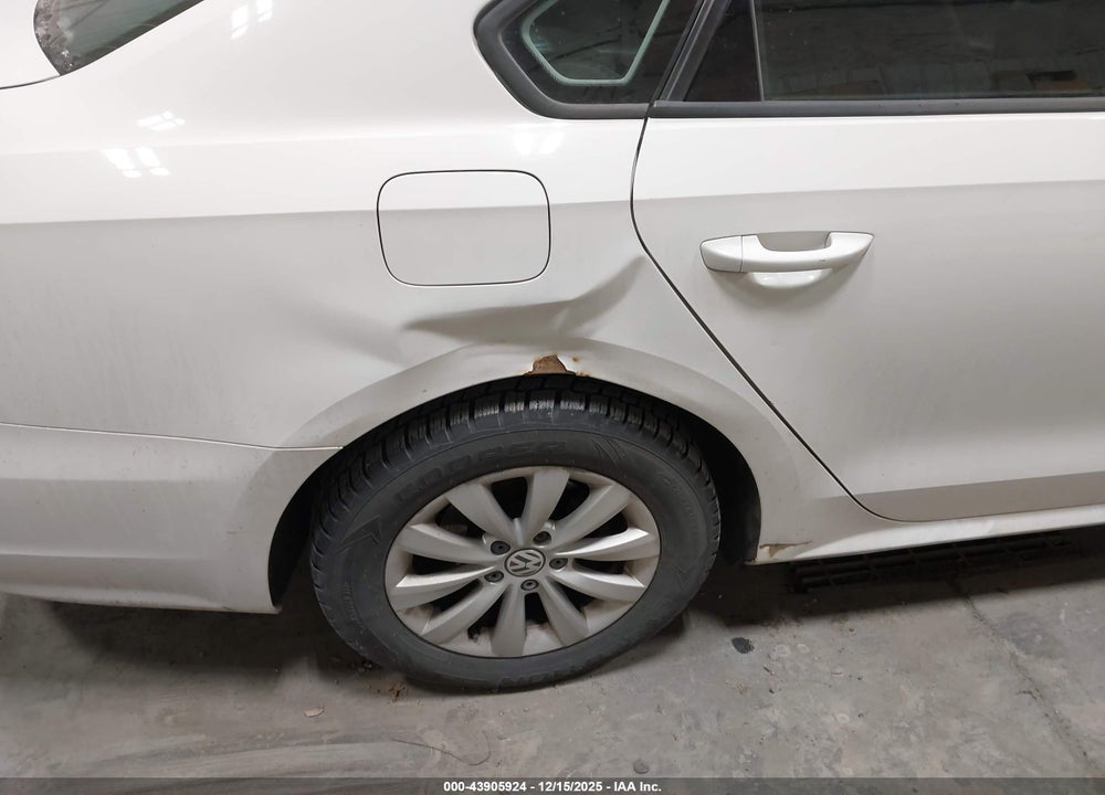 2014 VOLKSWAGEN PASSAT 1.8T WOLFSBURG EDITION VIN: 1VWAT7A38EC090062