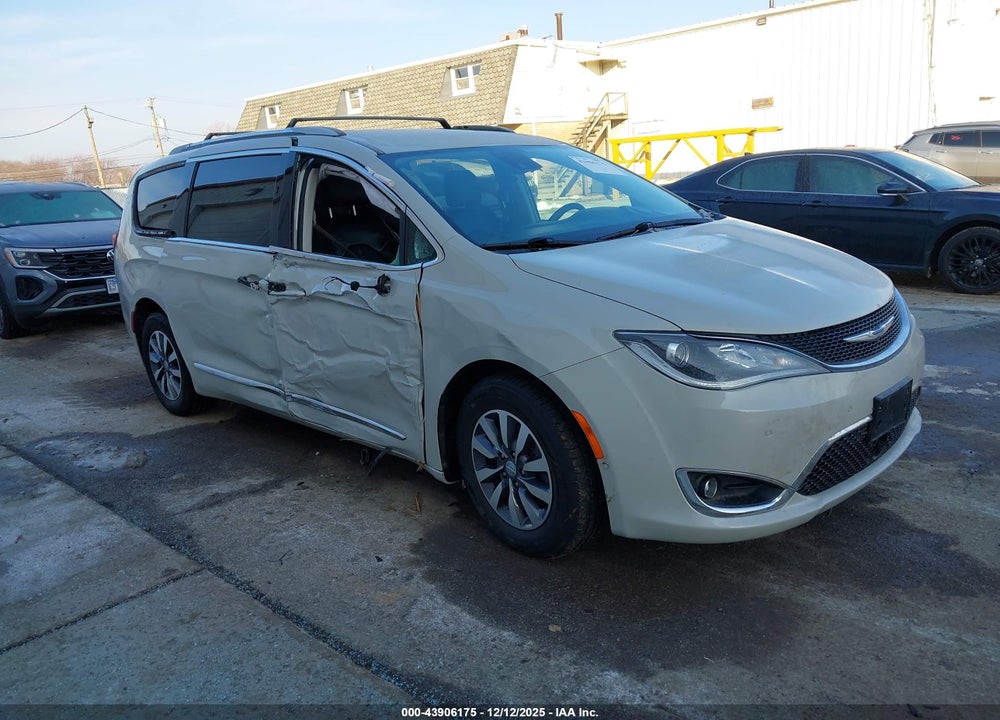 2020 CHRYSLER PACIFICA TOURING L PLUS VIN: 2C4RC1EG5LR158631