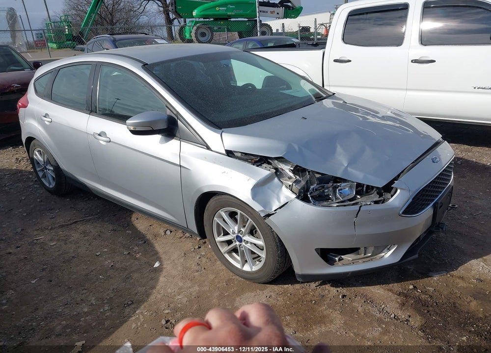 2016 FORD FOCUS SE VIN: 1FADP3K21GL401956