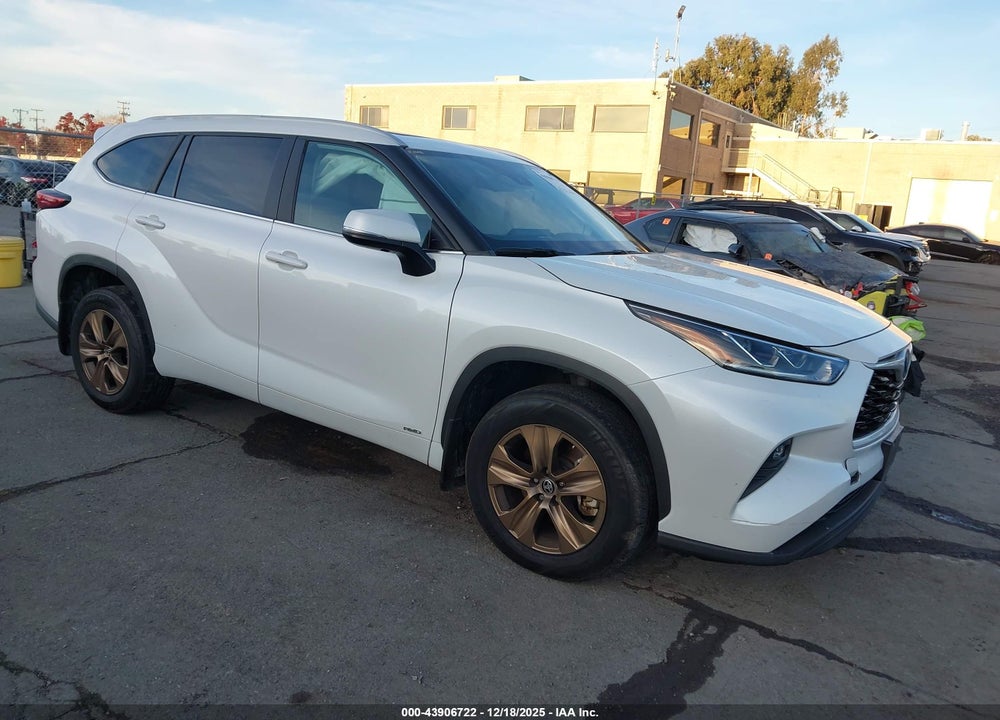 2023 TOYOTA HIGHLANDER HYBRID XLE BRONZE VIN: 5TDABRCH1PS570584